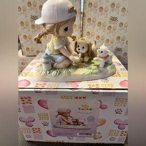 Precious Moments 2002 “Friendship Begins With Caring” 110858